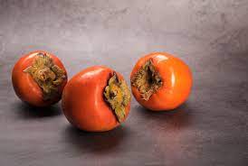 Хурма: З шкіркою чи без? Правильний спосіб вживання цього корисного фрукта