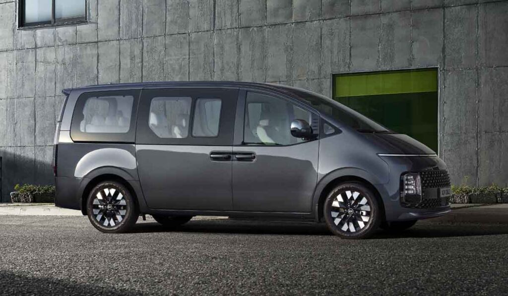 Мінівени Hyundai Staria для Енергоатома: закупівля без торгів