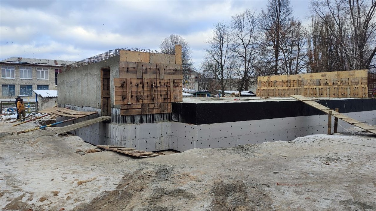 Будівництво шосткинського укриття: підрядник виставив пісок удвічі дорожче ринку