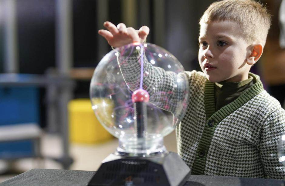 В Києві відкрився перший український науковий цирк