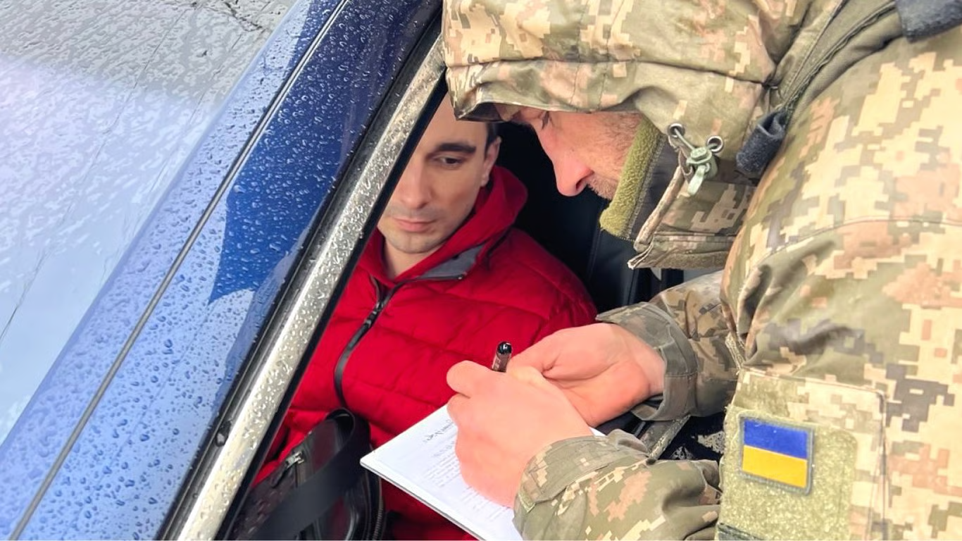 Не лише ТЦК: в Україні розширили перелік осіб для вручення повісток